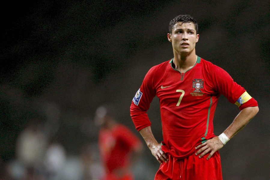 Sad-Cristiano-Ronaldo-Portugal-2008-wallpaper
