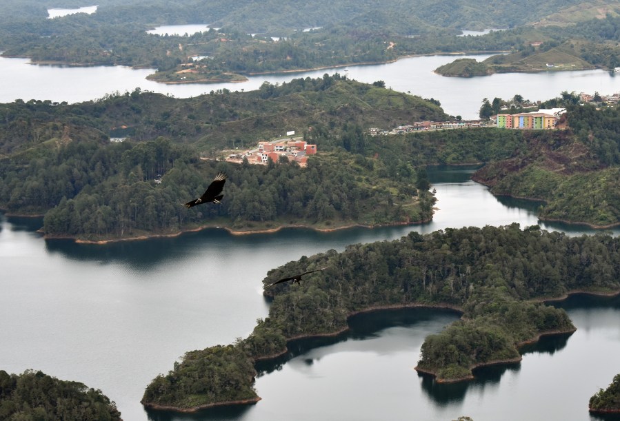 Guatape lake 2