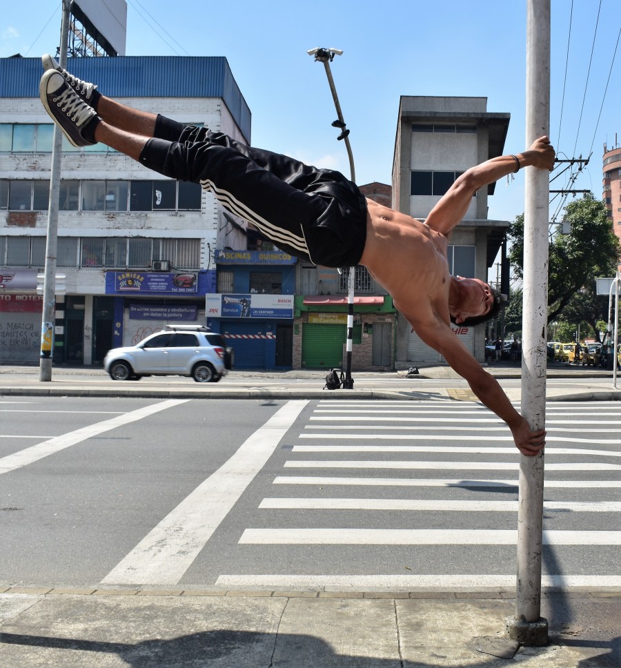 Medellin acrobat 1